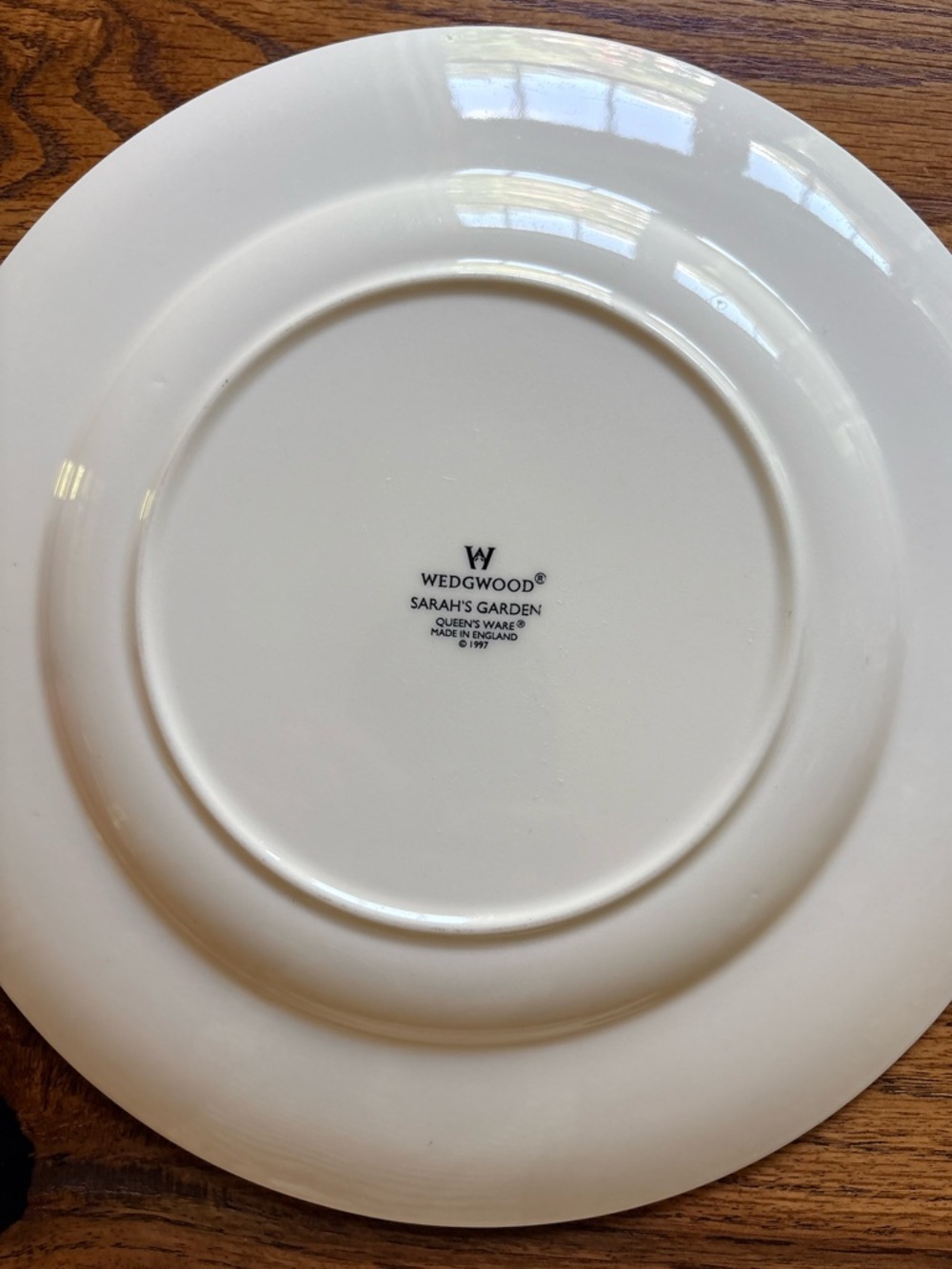 Wedgwood 1997 Sarah’s Garden (2) Green Rim Dinner Plates- Made in England - Picture 12 of 15
